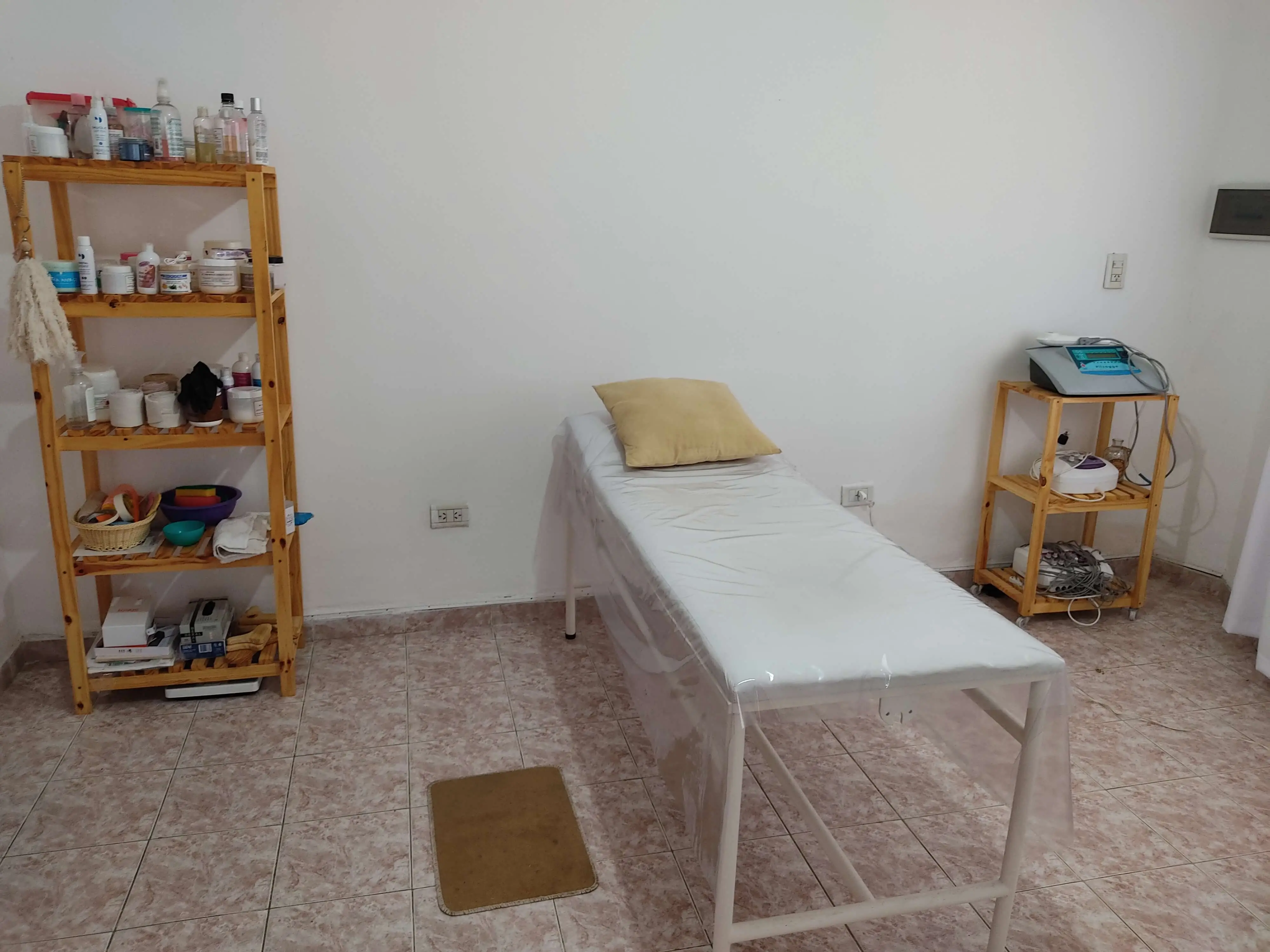 Habitación con camilla